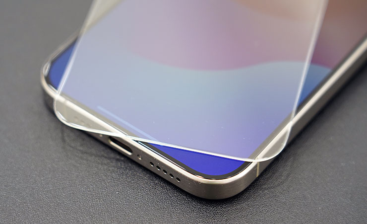 此次阿祥選擇的是 HAO pro 專業版果凍貼，為高透亮的設計，有更強的抗壓能力與耐用性；另外也有 HAO 品牌果凍貼可以選擇，提供高透亮、抗指紋的霧面與防窺版本可以選擇。