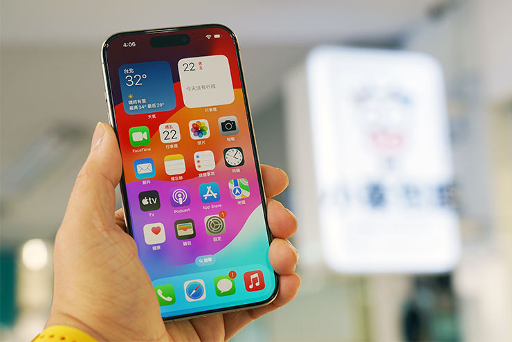 想要為你的 iPhone 15 系列新機打造完美防護嗎？指名 HAO 品牌果凍貼就對了！