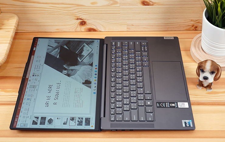Lenovo Yoga Pro 7i Gen 8 開箱與深度實測:輕薄高質感,人工智慧為效能與體驗再升級! - 阿祥的網路筆記本 Yoga Pro 7i 和其他 Yoga 系列筆電相同,可以做到 180 度攤平機身。