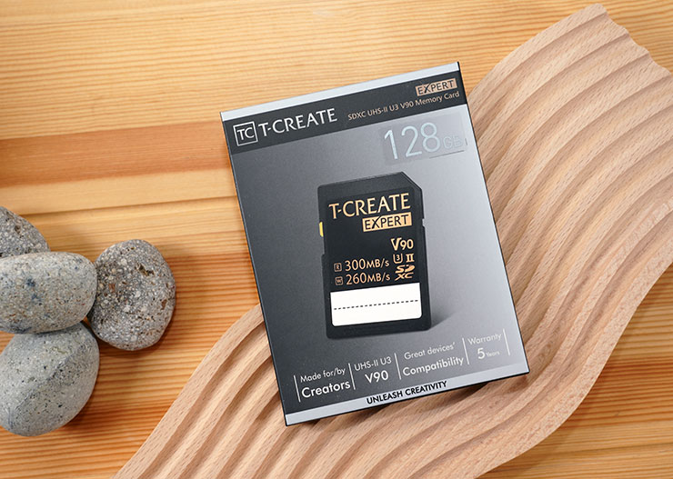 產品採用精緻的外包裝，封面設計也十分有質感。