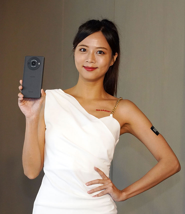 AQUOS R8s pro 機身背面的環型設計很有識別度