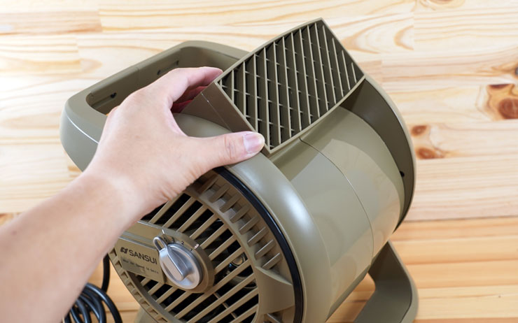 SANSUI 山水戶外循環渦輪扇 TURBINE 開箱實測:輕巧高顏值,風力超強不怕炎夏露營高溫! - 阿祥的網路筆記本 出風孔可上下調節,幅度達 270 度。