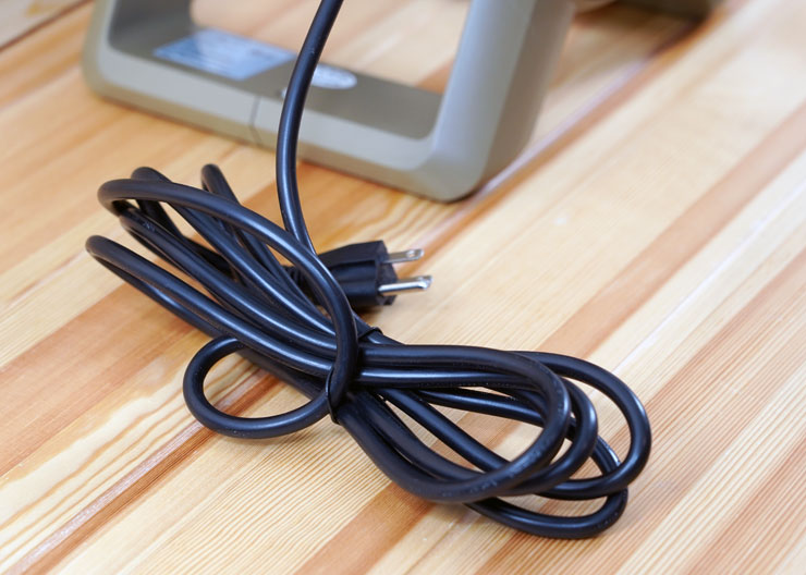 SANSUI 山水戶外循環渦輪扇 TURBINE 開箱實測:輕巧高顏值,風力超強不怕炎夏露營高溫! - 阿祥的網路筆記本 電源線長度有 3 公尺,較一般風扇更長,使用起來也更有彈性。