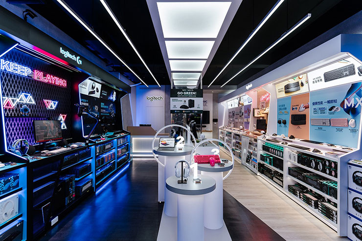 Logitech 羅技全台首家獨立旗艦館進駐台北八德商圈,一站滿足商務、電競全品類服務! - 阿祥的網路筆記本 店內展示Logitech全品類商品,滿足商務與電競需求