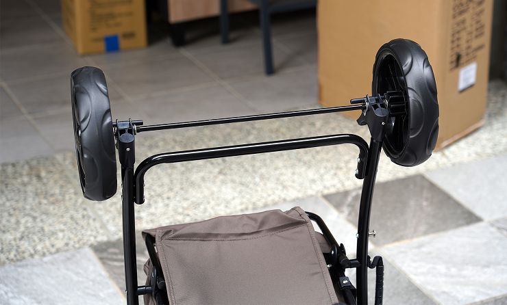 Petstro 沛德奧寵物推車開箱分享:309P 經典紐約系列 - 雙色千鳥,三輪設計更靈活,收摺簡單易攜帶! - 阿祥的網路筆記本 後雙輪固定完成的樣子