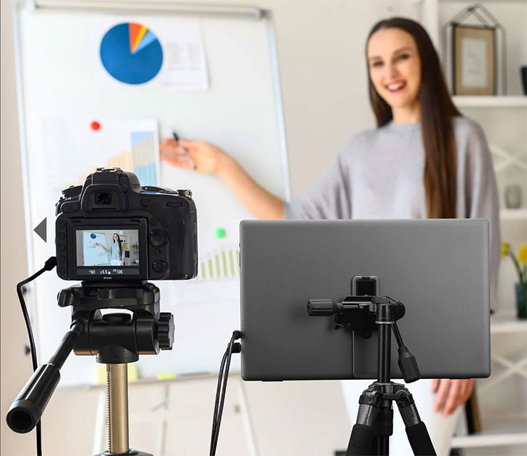 PRO MP161 E2 可支援一般相機腳架，也能當作拍攝時的預覽大畫面