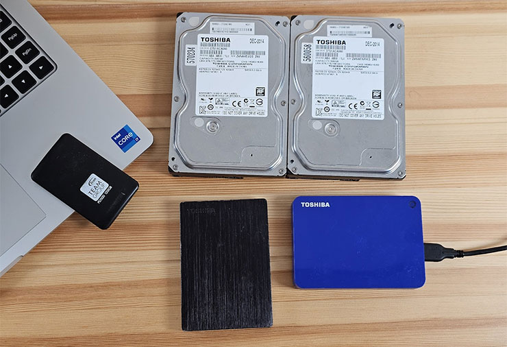 有錢也不一定救得回!五個你一定要知道的數位資料保護技巧! - 阿祥的網路筆記本 資料備份也要分「冷、熱」?不常用的冷資料可放在硬碟以離線方式保存,會常用的資料則用外接式儲存設備存取更方便。