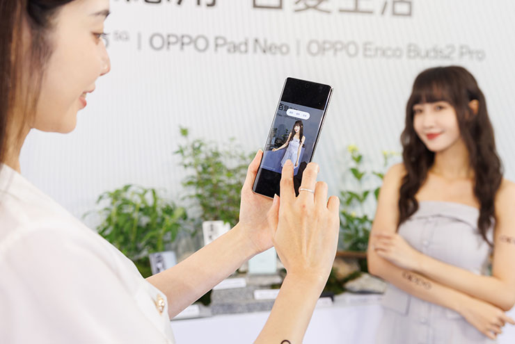 完美人像信手拈來!OPPO Reno11 系列集結自然美學與黃金焦段於一身! - 阿祥的網路筆記本 OPPO Reno11 系列採用全新升級的ColorOS 14軟體介面,推出內容智慧擷取、智慧魔術棒以及資訊中轉站三大功能,全方位應援用戶智慧生活體驗。(圖由OPPO提供)
