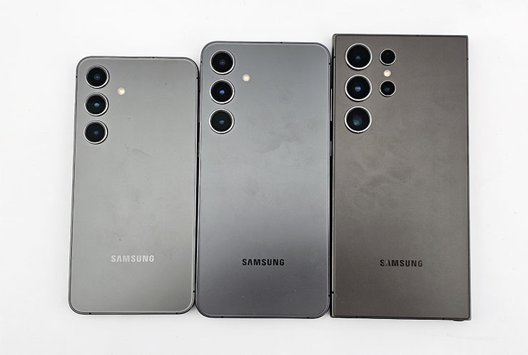 三星 Galaxy S24 系列實機外觀動眼看!設計小細節差異,主題式感應保護殼風格多變! - 阿祥的網路筆記本 Galaxy S24 系列的黑色款三機(左至右 S24、S24+ 與 S24 Ultra)
