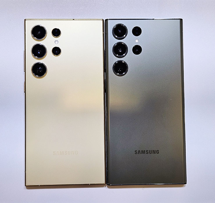 三星 Galaxy S24 系列實機外觀動眼看!設計小細節差異,主題式感應保護殼風格多變! - 阿祥的網路筆記本 Galaxy S24 Ultra(圖左)與 S23 Ultra (圖右)的機身背面。