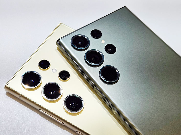 三星 Galaxy S24 系列實機外觀動眼看!設計小細節差異,主題式感應保護殼風格多變! - 阿祥的網路筆記本 Galaxy S24 Ultra(圖左)與 S23 Ultra (圖右)的主鏡頭,看起來設計完全相同。