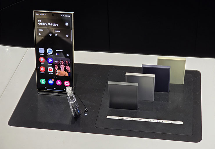Galaxy S24 Ultra 與四色機身展示