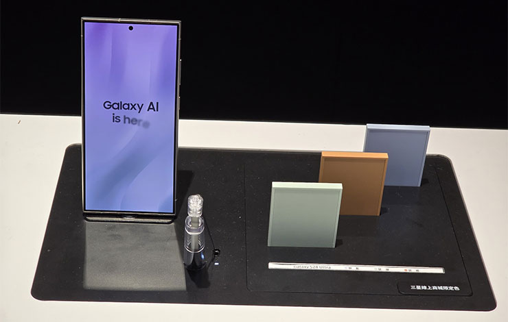 Galaxy S24 Ultra 與三個官網限定色的展示