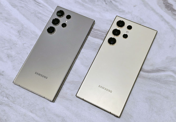 今年預購時最愛歡迎的 Galaxy S24 Ultra 鈦灰色款（圖左），而阿祥選擇的是有點香檳金風格的鈦黃色款（圖右），大家覺得哪一款好看？