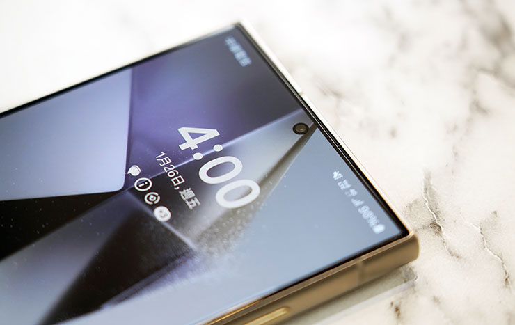 HAO 5D 果凍膠玻璃保護貼本身的高透亮設計完全不影響 S24 Ultra 的原有畫質表現，包括前鏡頭與其他感測器都能正常運作！