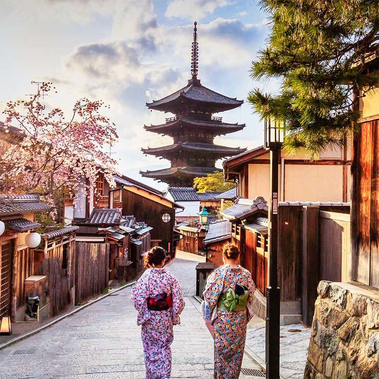 ２月起申辦遠傳原號漫遊，還加送旅遊意外險，週週再抽龍年大紅包，有機會抽中最高888元漫遊金