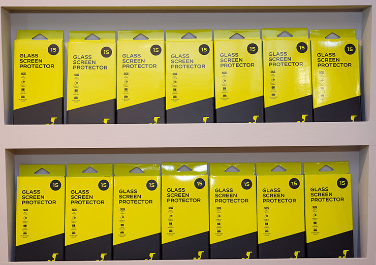 「佳佳貼」是尚芳數位所推出的全新品牌，從外盒包裝就能看出一番新氣象。