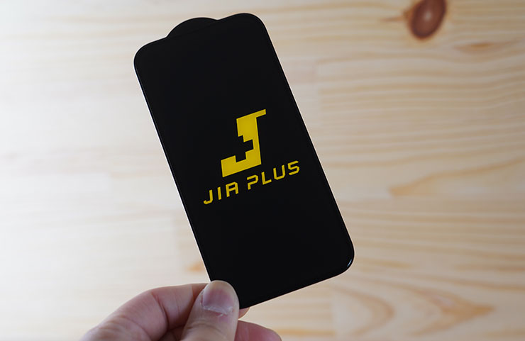 保護貼底板上也可以看到佳佳貼的 LOGO 與英文名字。