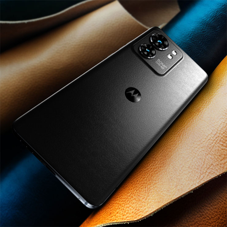 全新 edge 40 即日（1）起開賣，搭配台灣大哥大指定資費方案，手機 NT0 元起。