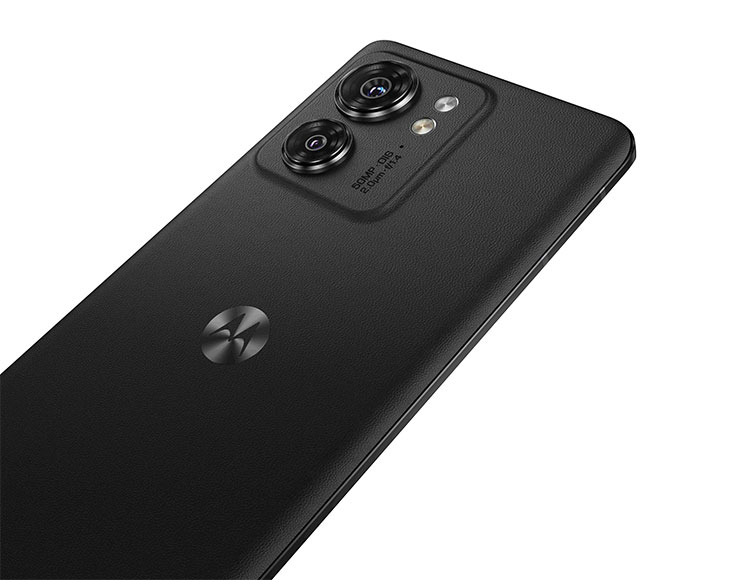 搭載旗艦級f1.4光圈，即使在低光源的環境中，也能快速聚焦拍出清晰照片，呈現迷人淺景深和散景效果。