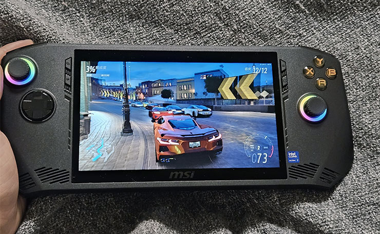 隨時可以窩在沙發、床上舒服地玩 3A 大作，應該就是 MSI Claw 對於玩家來說最大的意義了！