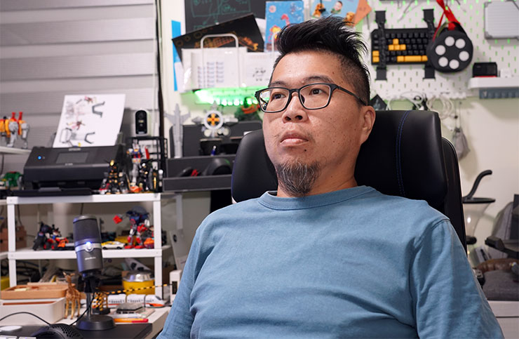 坐上 SIDIZ GC PRO 時，頭部支撐性是第一個很有感的地方，不同身高的玩家也能自由調校至最佳位置，也能降低肩頸部的壓力。