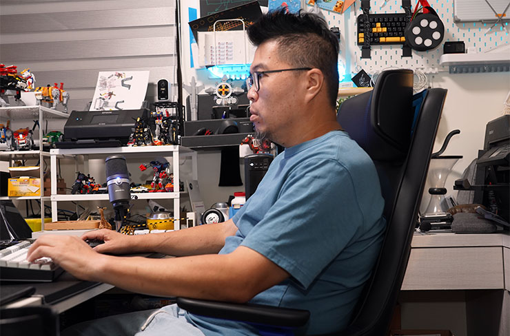 除了玩遊戲， SIDIZ GC PRO 也很適合需要長時間在電腦前工作的阿祥，久坐狀態也能大大減低腰背痠痛與手腕的負擔。