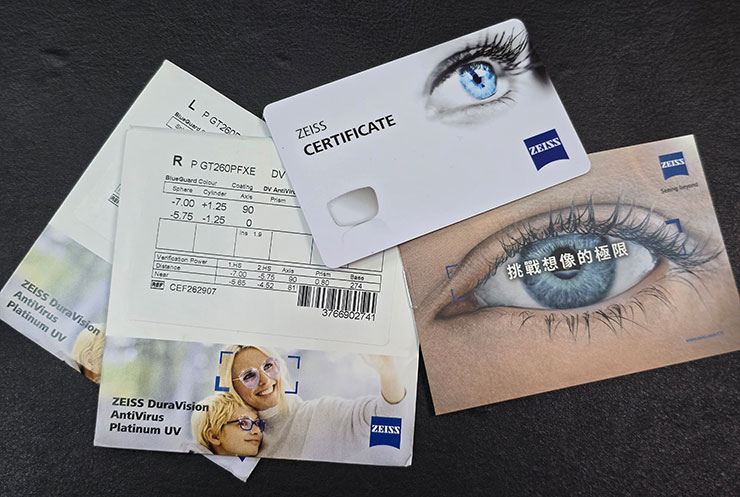 手機玻璃貼價格差十倍是智商稅?「塗層」好壞三大指標一次分析~同場加映小豪包膜台中文心秀泰店開箱囉! - 阿祥的網路筆記本 在選擇眼鏡鏡片時,「塗層」是決定品質、功能與價位的重要因素,在手機玻璃保護貼上也同樣如此,以眼鏡光學大廠蔡司來說,就擁有相當成熟且精湛的塗層工藝,因此產品品質受到眾多消費者青睞,即便價格高出一般品牌數倍,也受到眾多用戶推崇。