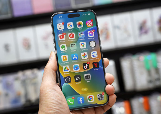 手機玻璃貼價格差十倍是智商稅?「塗層」好壞三大指標一次分析~同場加映小豪包膜台中文心秀泰店開箱囉! - 阿祥的網路筆記本 玻璃保護貼好的疏水疏油層會有更滑順的手感,手指一試就知差異!