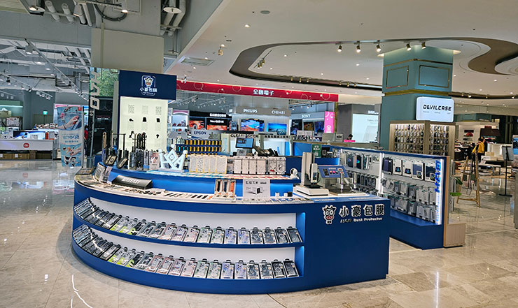 手機玻璃貼價格差十倍是智商稅?「塗層」好壞三大指標一次分析~同場加映小豪包膜台中文心秀泰店開箱囉! - 阿祥的網路筆記本 台中文心秀泰本身就是一個氛圍較輕鬆、空間更開闊的生活百貨,進駐其中的小豪包膜櫃位在 1F,鄰接德誼數位與全國電子,不遠處也有三星智慧館櫃位,買完新手機就可以直接過來貼保護貼、包膜,非常方便!