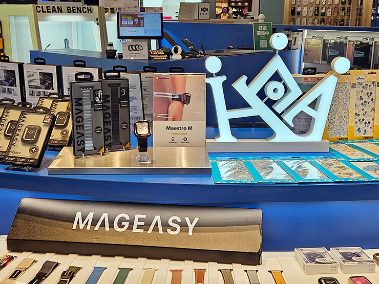 手機玻璃貼價格差十倍是智商稅?「塗層」好壞三大指標一次分析~同場加映小豪包膜台中文心秀泰店開箱囉! - 阿祥的網路筆記本 除了手機,Apple Watch 相關的週邊數量也是非常多,不輸給蘋果的專賣店啊!