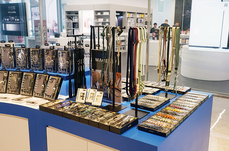 手機玻璃貼價格差十倍是智商稅?「塗層」好壞三大指標一次分析~同場加映小豪包膜台中文心秀泰店開箱囉! - 阿祥的網路筆記本 其他包括近兩年很流行的手機掛繩這裡也有非常產品可以選擇!