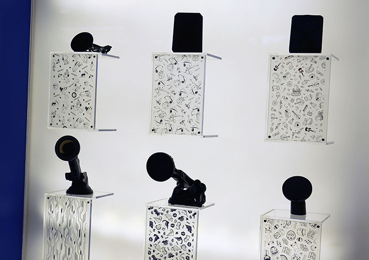 手機玻璃貼價格差十倍是智商稅?「塗層」好壞三大指標一次分析~同場加映小豪包膜台中文心秀泰店開箱囉! - 阿祥的網路筆記本 而且這裡還搭配了展示座放上各類磁吸支架,可以讓使用 Magsafe 保護殼的消費者直接放上手機試用看看到底穩不穩。