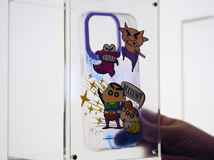 手機玻璃貼價格差十倍是智商稅?「塗層」好壞三大指標一次分析~同場加映小豪包膜台中文心秀泰店開箱囉! - 阿祥的網路筆記本 這個燈箱區除了好看,做成透明箱型設計是有用意的-除了打光展示膜樣設計,你還能直接把手機放在透明燈箱後方直接把彩膜「套」在機身上「預覽」一下包膜的效果,如何,看起來更直觀了呢!