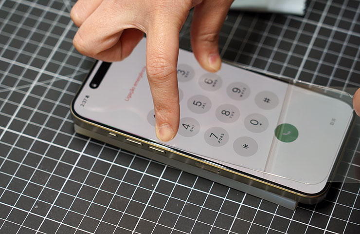 手機玻璃貼價格差十倍是智商稅?「塗層」好壞三大指標一次分析~同場加映小豪包膜台中文心秀泰店開箱囉! - 阿祥的網路筆記本 無塵桌的設計更能確保施工區的落塵、棉絮數量降至最低,更有完善的施工品質!而這也是小豪包膜直營門市這幾年積極升級店內設備的主要原因。