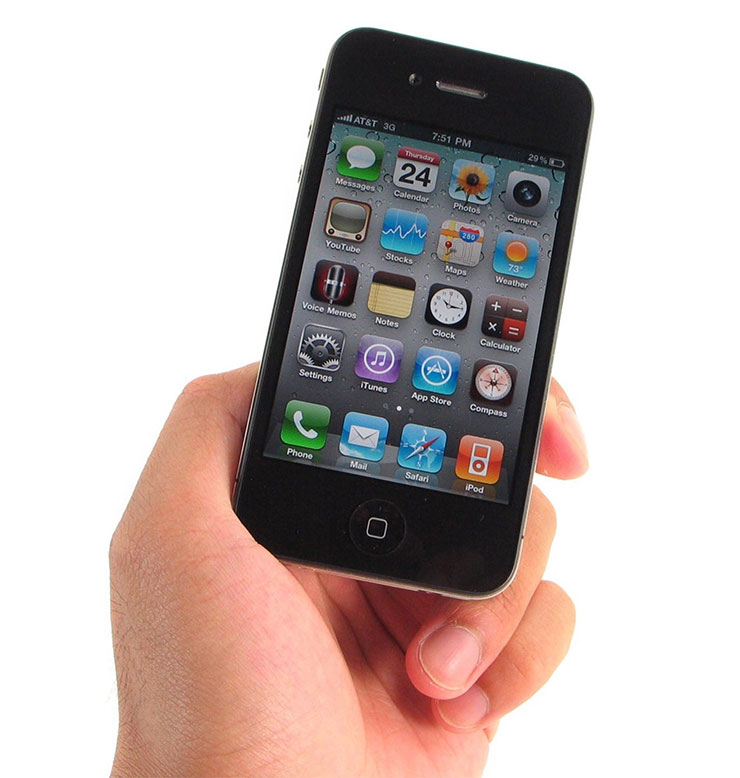 iPhone 4 的天線門事件當年沸沸揚揚（圖片來源：Phone Arena）