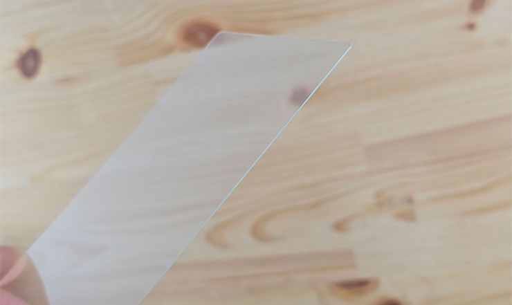 MSI Claw 掌機專屬配件包開箱!收納包、玻璃貼、掛飾與鑰匙扣充滿你的電競信仰! - 阿祥的網路筆記本 玻璃保護貼看起來有一定的厚度,看起來保護效果應該很不錯哦!