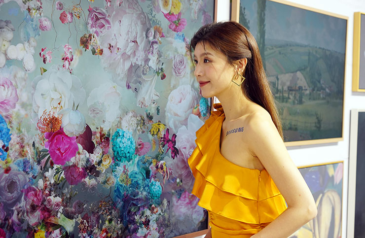 The Frame 更是首款通過全球色彩權威機構 Pantone 的 Pantone Validated ArtfulColor 認證的顯示器，近距離觀看也能忠實呈現畫作的原貌