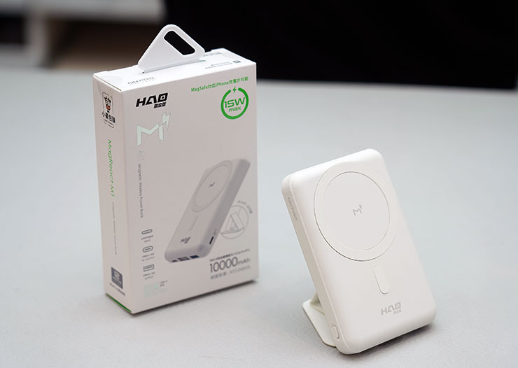 MagReact M1 具備便利的 Magsafe 磁吸充電，10000mAh 的容量符合重度使用者隨時攜帶使用，自帶支架且支援同時為行動電源與手機本體充電的座充功能也極為便利。