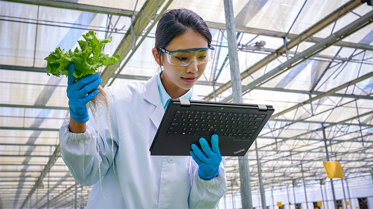 Lenovo提升ThinkPad筆電的可修復性並採用環保材料，降低碳排放量，協助客戶落實永續經營目標。