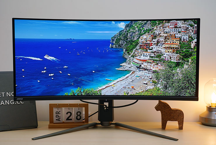 換上風景照桌布，影像栩栩如真就如同置身現場一般。