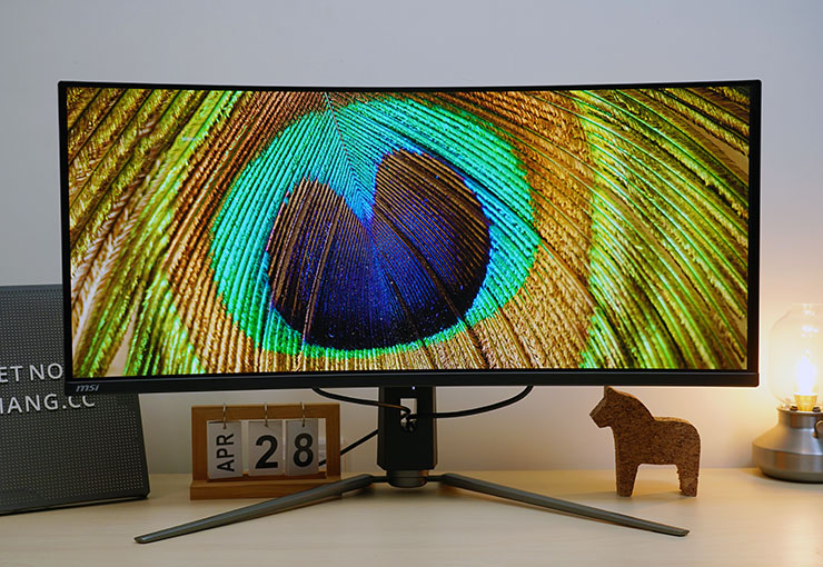 優異的色彩還原能力也能精確展現孔雀羽毛的漸層色彩。