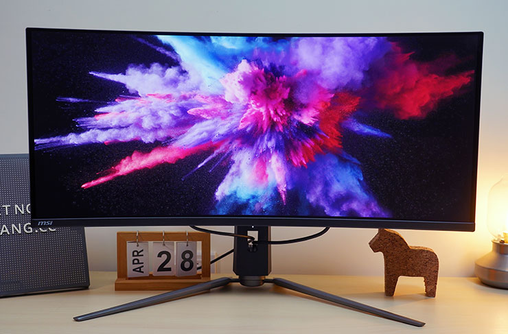 當然，QD-OLED 面板的另一個先天優勢就是「像素級控光」，能夠顯示最為純粹的「黑」，因此對比度極高，換上一個高反差對比的影像更能感受到對比層次的優秀程度。