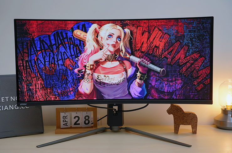 MAG 341CQP QD-OLED 也非常適合呈現美式動漫大膽鮮明的用色與亮暗分明的筆觸。