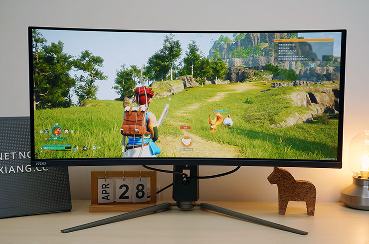 當然，MAG 341CQP QD-OLED 實際搭配遊戲也有不同於一般顯示器的開闊視野與真實影像，最近阿祥有點沉迷的《幻獸帕魯》就能透過這台顯示器展現出童話風格十足且生機勃勃的世界。