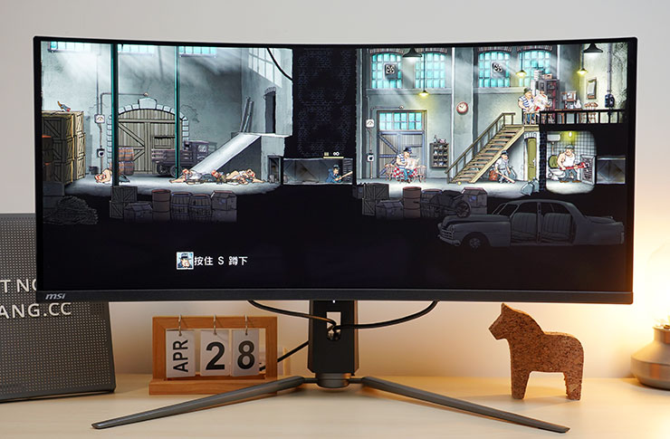 卡漫風格的橫捲動作遊戲《Guns, Gore & Cannoli 2》中有不少高反差的場景，過去一般顯示器可能看不到暗部中的細節，但 MAG 341CQP QD-OLED 就能完整呈現。