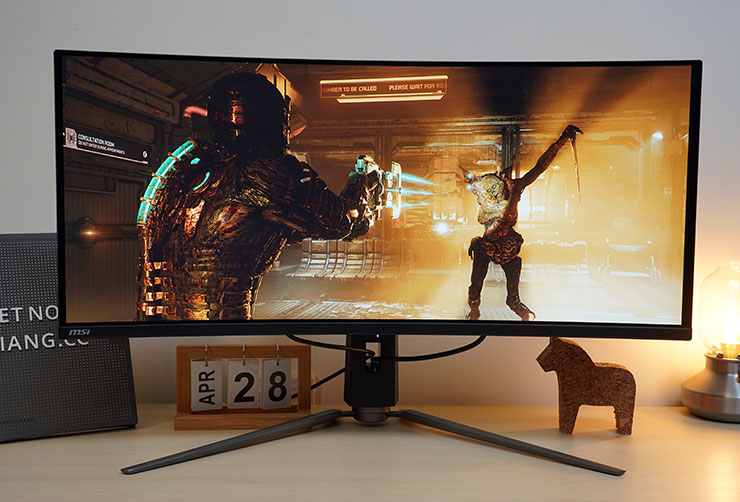 當然，對於遊戲玩家來說，MAG 341CQP QD-OLED 能帶來更具真實感的影像品質，曲面設計也大大提升遊戲進行的沉浸感。