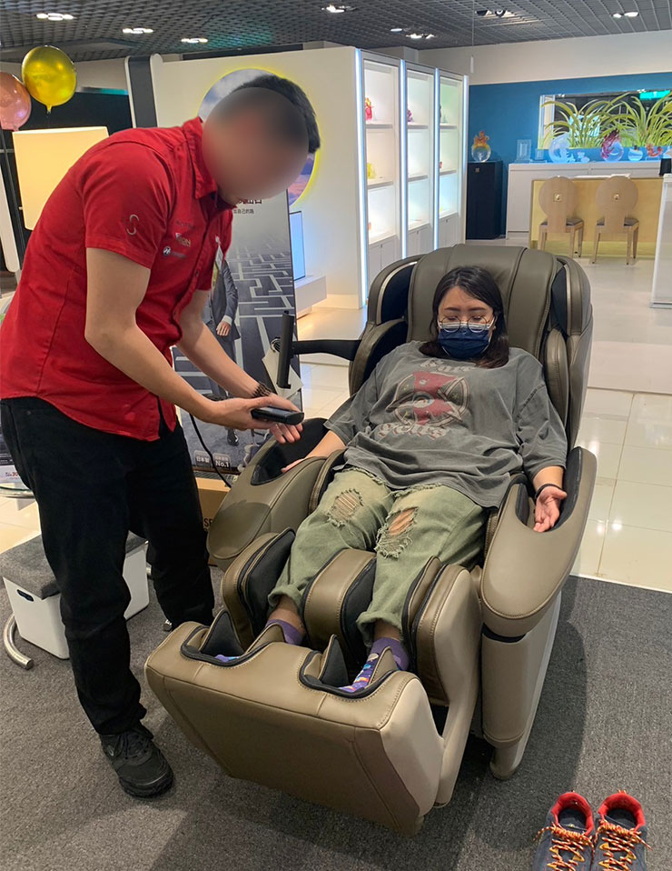 【2024版】大型按摩椅選購推薦分享:OSIM、FUJI、輝葉、喬山、Tokuyo / Panasonic、高島、OGAWA 七大品牌實測心得 - 阿祥的網路筆記本 Daijo 大乘 JP-3000 5D-Ai Plus 的座椅空間算是蠻大的,氣囊數量也多,控制器比較偏傳統形式,有觸控螢幕但相對較小。