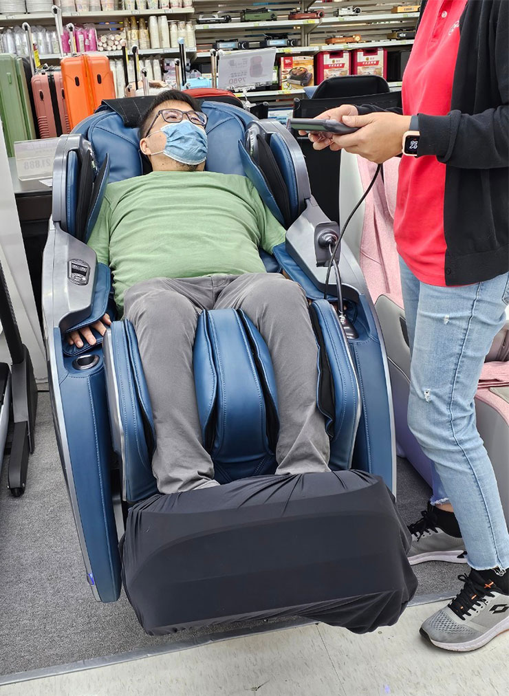 【2024版】大型按摩椅選購推薦分享:OSIM、FUJI、輝葉、喬山、Tokuyo / Panasonic、高島、OGAWA 七大品牌實測心得 - 阿祥的網路筆記本 相較於三年前,再次坐上輝葉超夢椅的感受大同小異,座椅尺寸很大,內部空間也相對比較寬鬆一些,再「大隻」一點的人也能坐得下。
