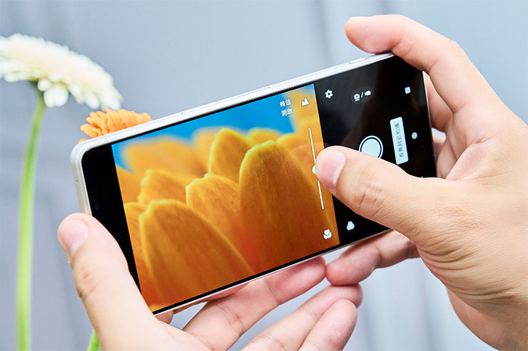 Xperia 1 VI 全新長焦微距功能對焦距離最近僅約4公分，輕鬆實現超越肉眼的極致影像作品。